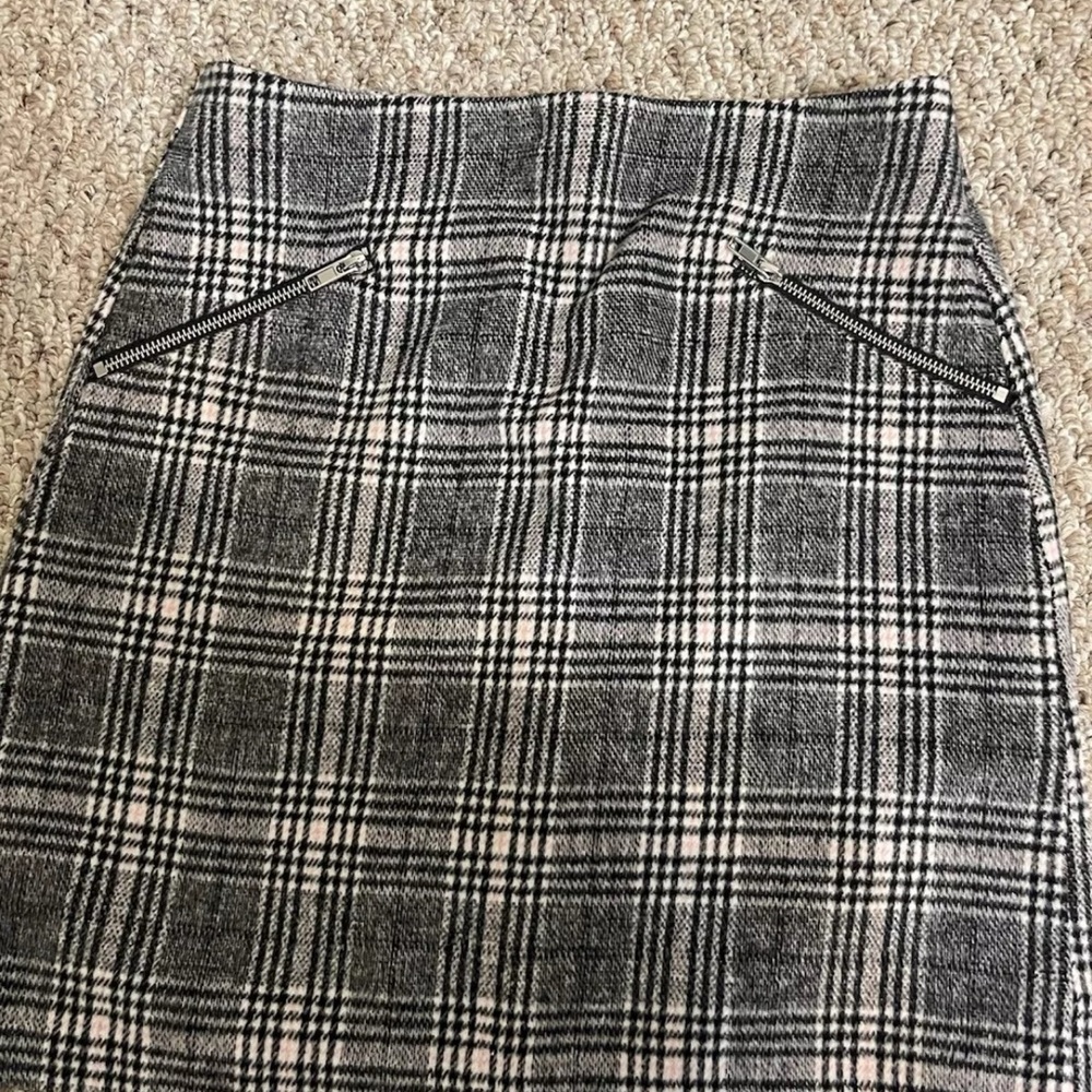 New Look Gray And Pink Skirt
